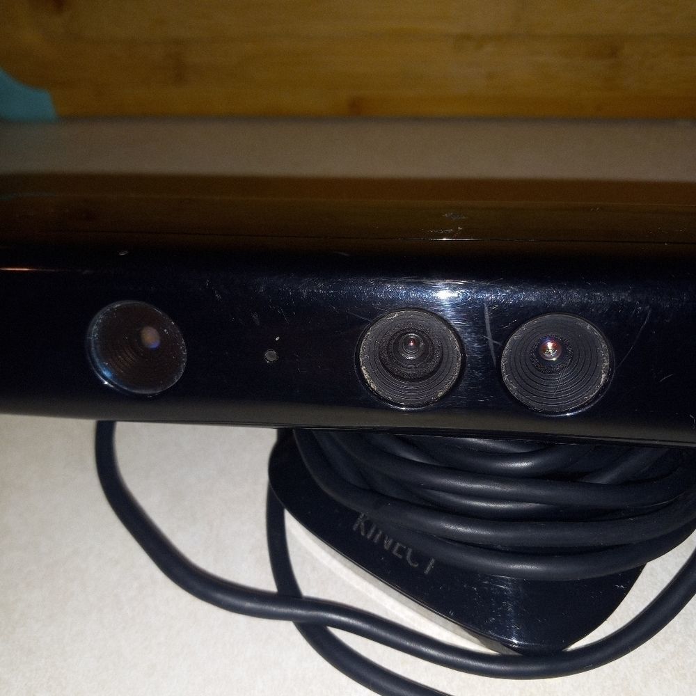 XBOX 360 KINECT - Picture 4 of 9